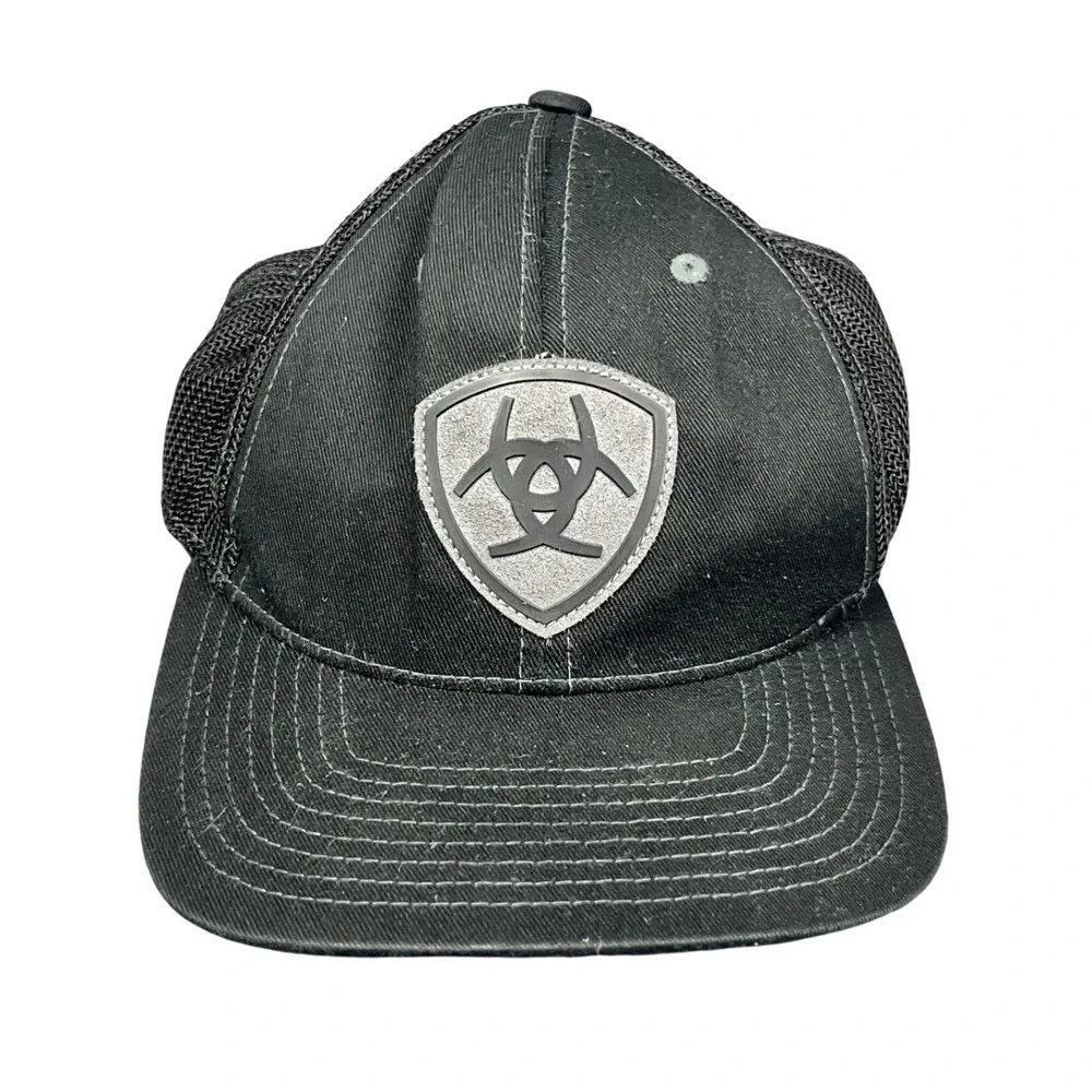 Ariat Mens Black Trucker Hat Logo Patch Flexfit 110 Snapback Mesh Cap Adjustable